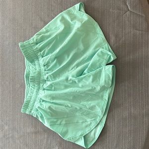 Lululemon Track that Mid-rise limed short 5"